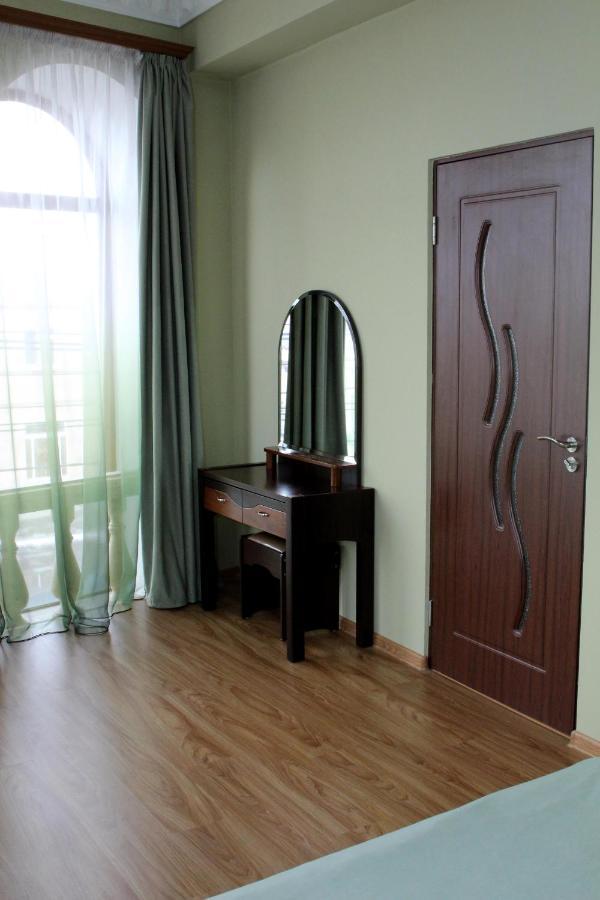 Golden Apricot Bed & Breakfast Gyumri Exterior photo