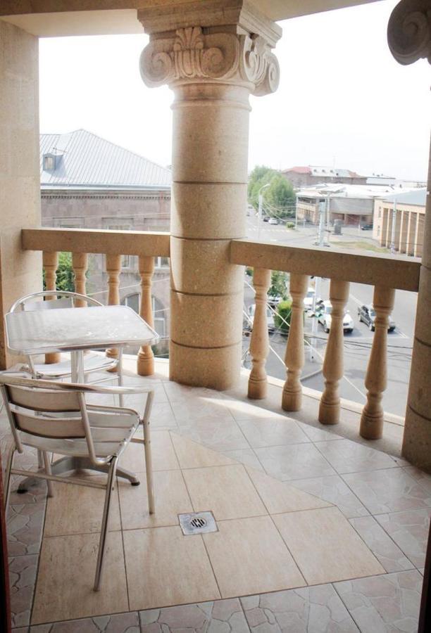 Golden Apricot Bed & Breakfast Gyumri Exterior photo